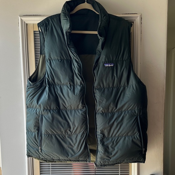Patagonia reversible Men's Two-Tone Green Vest - Picture 3 of 4